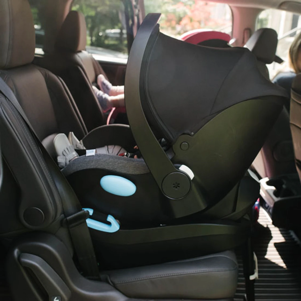 Clek Liing Infant Car Seat Base 5 Clek Liing Infant Car Seat Base - Image 5