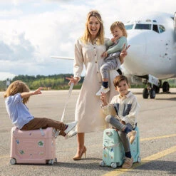 Stokke JetKids BedBox - Ride-On Carry-On Suitcase 22 Stokke JetKids BedBox - Ride-On Carry-On Suitcase -Travel Tots Outlet Store Jetkids ridebox insetting3 39363 copy 19076.1623194918