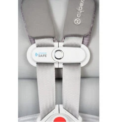 Cybex Sirona S Convertible Car Seat -Travel Tots Outlet Store Sironas Manhattangreyk V15 chestclip3175 copy 70356.1624321132